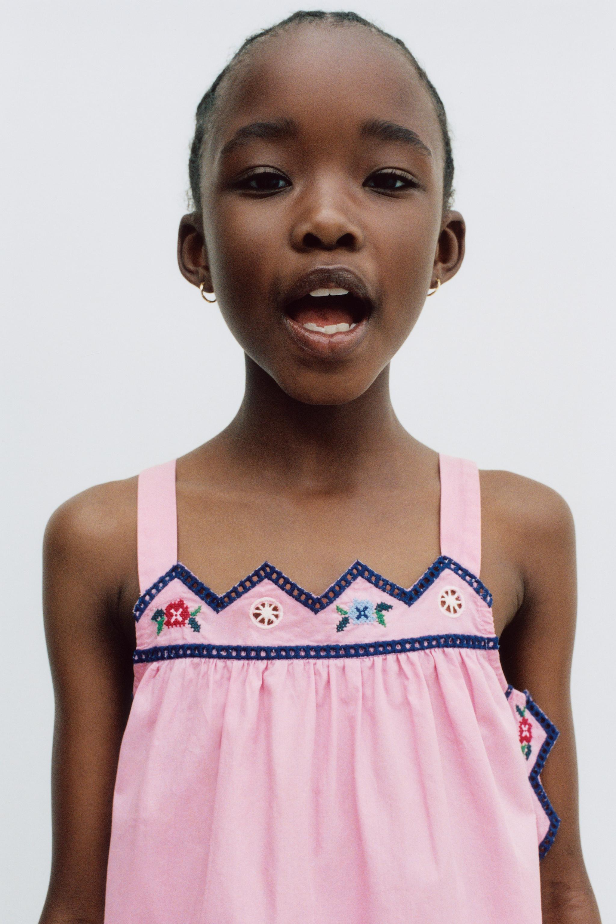 ZIGZAG EMBROIDERED TOP